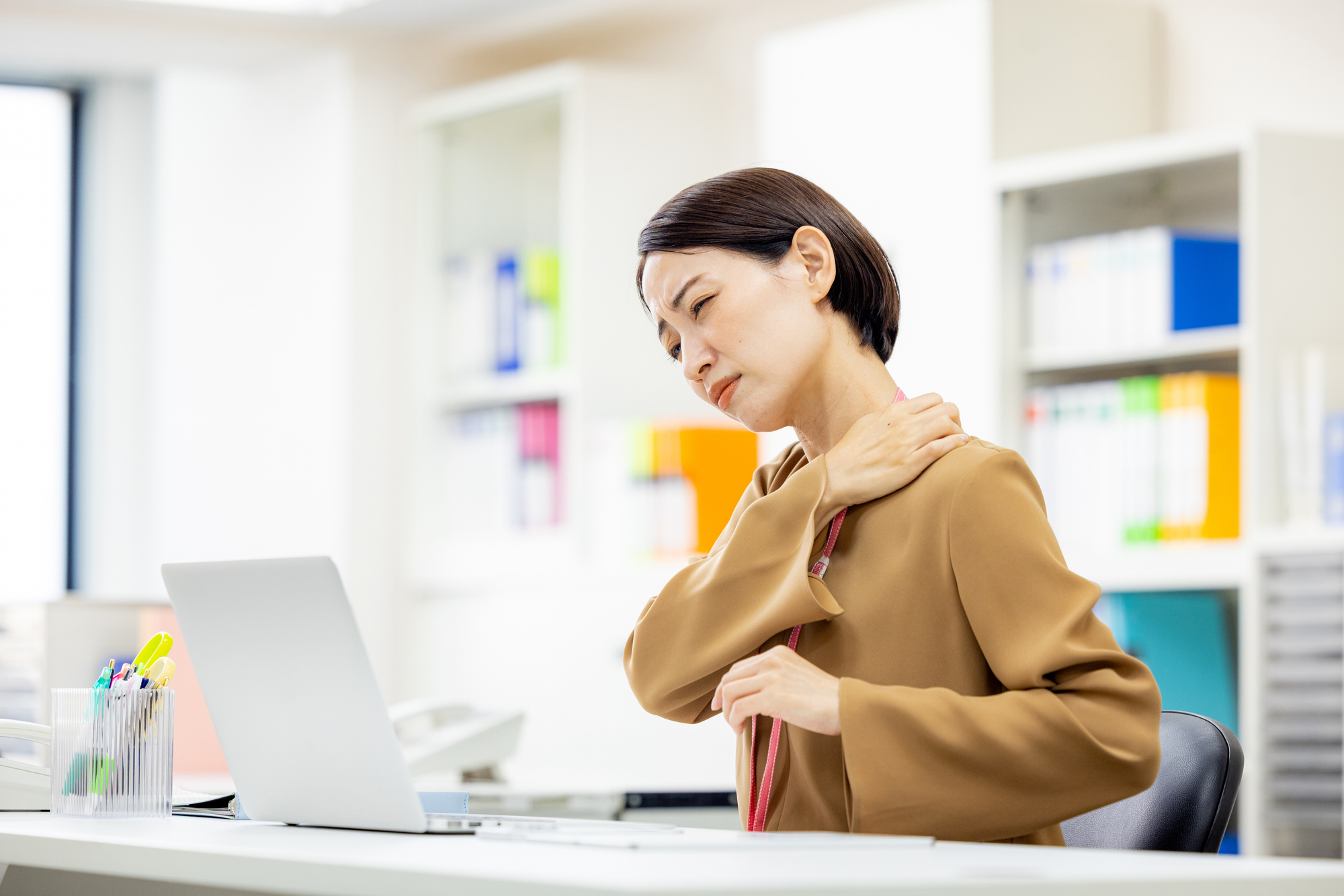 正しい姿勢が疲れる原因